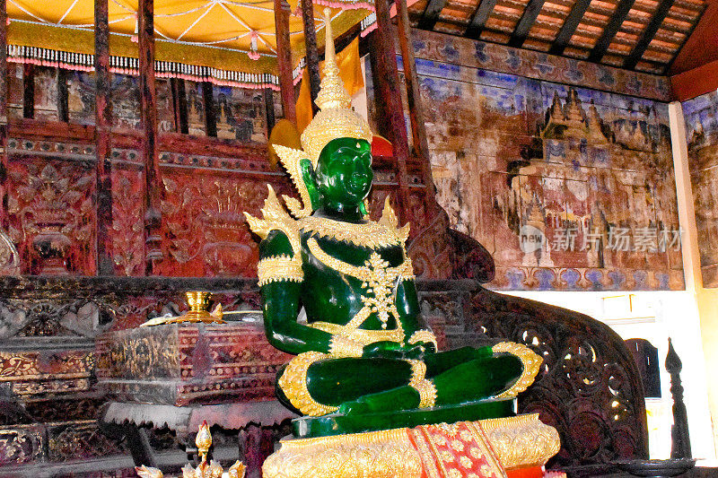 Wat Phra That Lampang Luang, Viharn Luang inside, Emerald Buddha，南邦，泰国